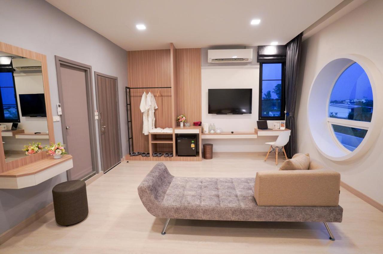 The Space Hotel Chiang Rai Extérieur photo