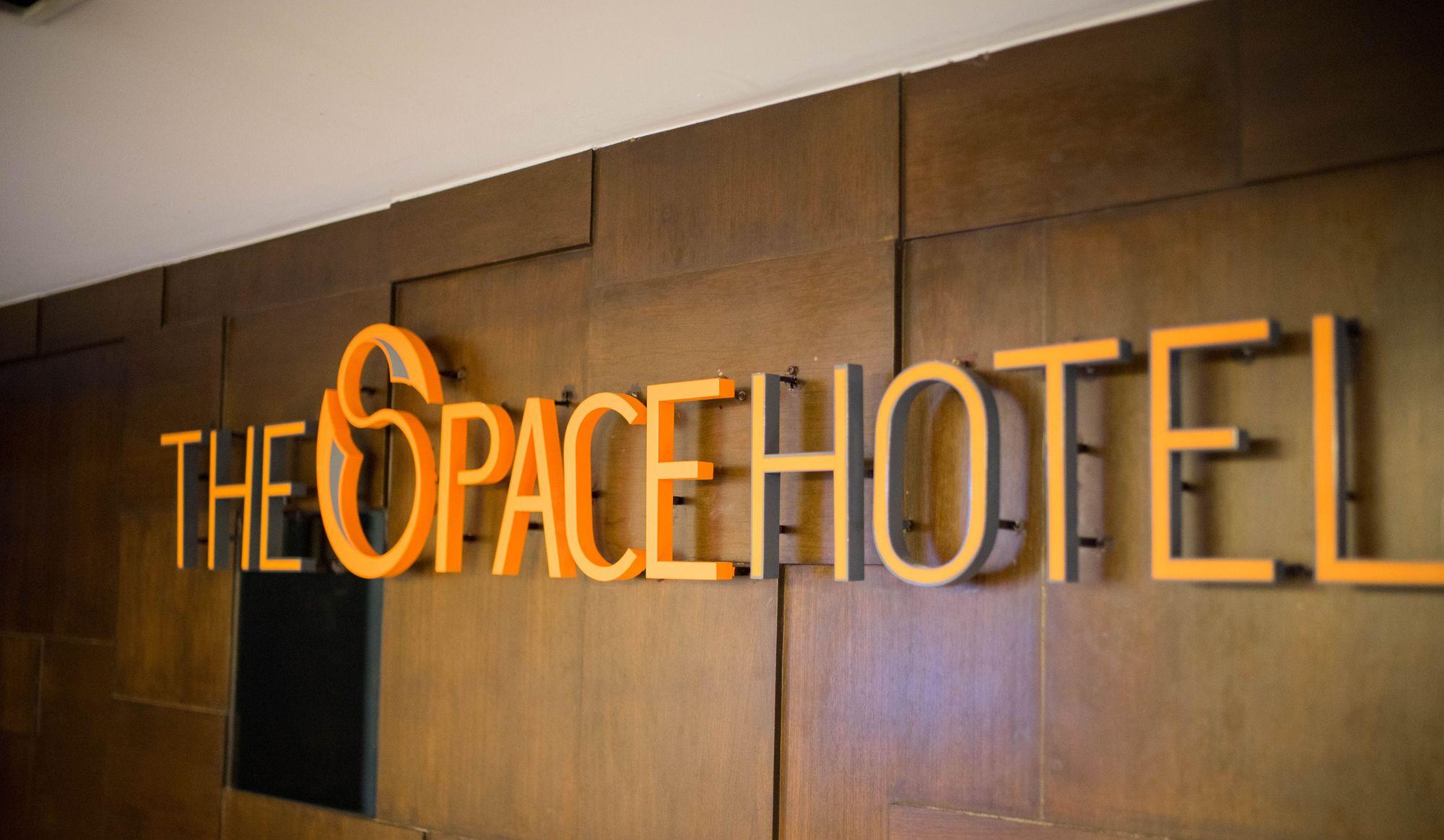The Space Hotel Chiang Rai Extérieur photo